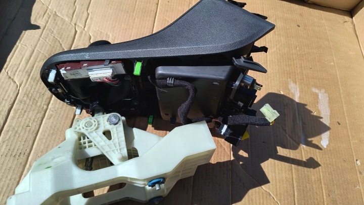 MÉCANISME DE CHANGEMENT DE VITESSES CARTER POMMEAU DE VITESSE HYUNDAI I30 III LIFT 1.5B+ PROTECTION TUNNELS 84651-G4000