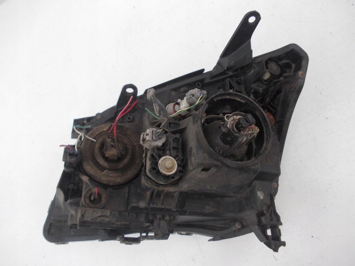 PROJECTEUR AVANT TOYOTA AVENSIS T25 LIFT 06 08 T250 ANGLAIS