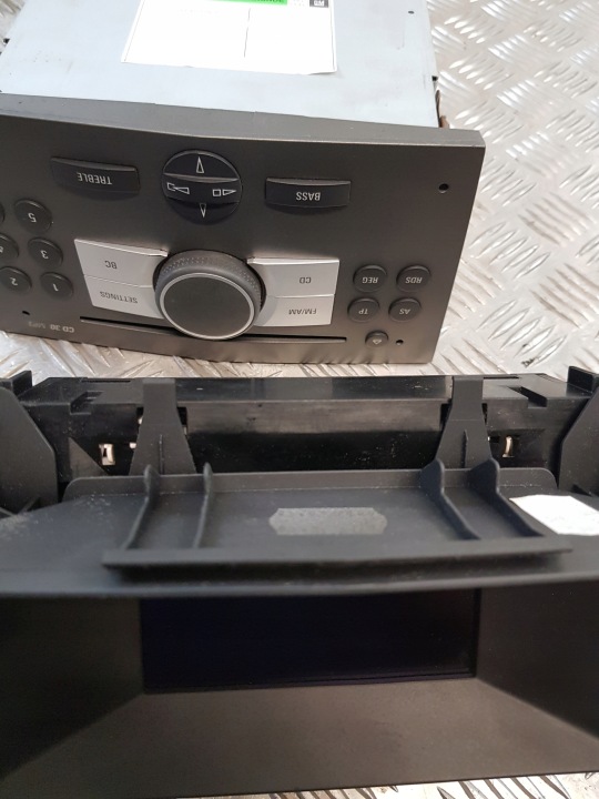 RADIO CD 30 MP3 93183869 MONITEUR 13111163 OPEL ASTRA H 04R- EUROPE