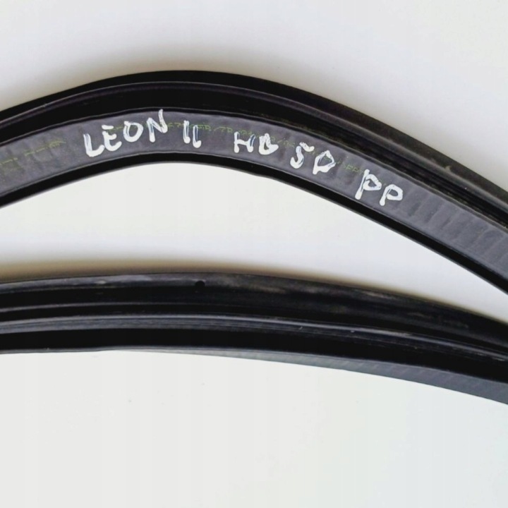 JOINT D'ÉTANCHÉITÉ CARROSSERIE DROIT AVANT SEAT LEON II 5D HAYON 1P0867365B NR127