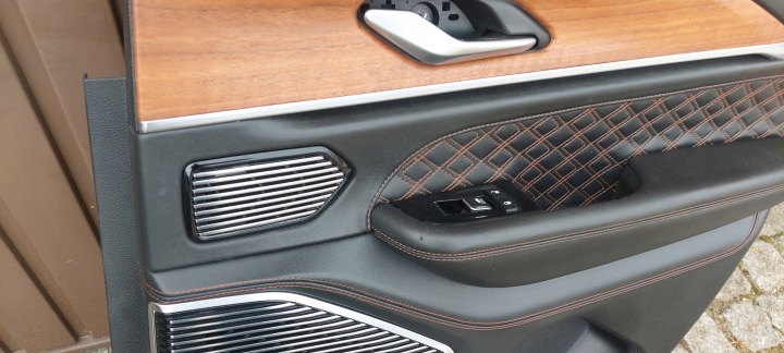 JEEP GRAND CHEROKEE WL 25 COLLECTEUR DROIT ARRIÈRE AVEC PORTES GARNITURE SUMMIT 2605