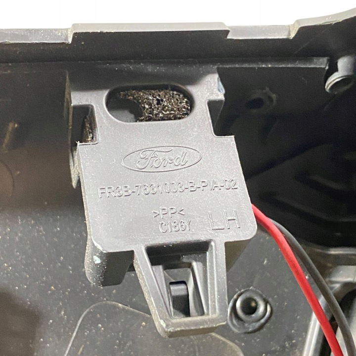 FORD MUSTANG VI 2017 GAUCHE CÔTÉ PROTECTION CENTRALE MONTANTS C