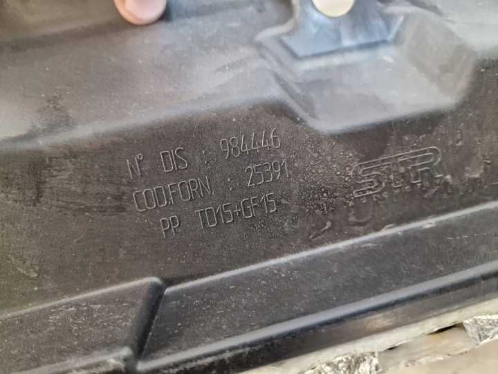 FERRARI 296 GTB NEUF POIGNÉE FIXATION PARE-CHOCS ARRIÈRE
