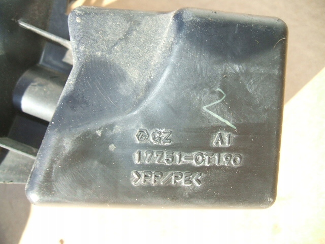 TOYOTA COROLLA E21 1.8HYBRID TUYAU TUYAU AIR 17880-0T440 17751-0T190