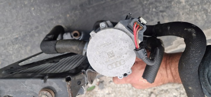 AUDI 3.0 4.0 RADIATEUR POMPE TFSI 8K0965567 4G8121333F 8K0121212B