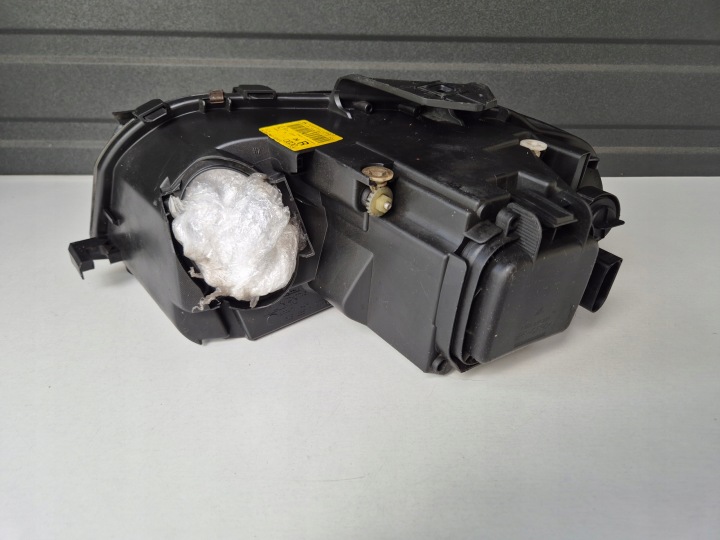 AUDI A3 8P 03 PHARE DROIT DROITE AVANT 8P0941004A