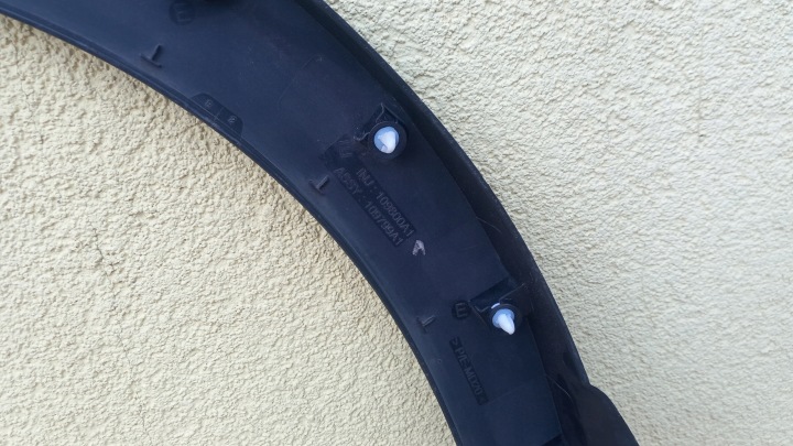 PEUGEOT 5008 II MOULURE GARDE-BOUE ARRIÈRE GAUCHE KRYVIY RIG 9814071477