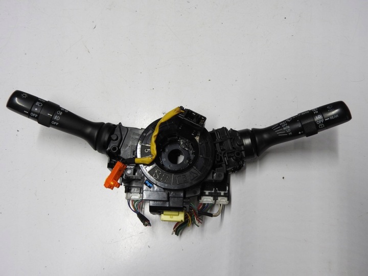 TOYOTA AURIS I 5D 06-09 COMMUTATEUR COMPOSITE 173832 17F144