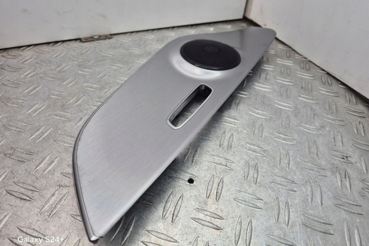 AVANT DROITE PROTECTION MONTANTS MERCEDES-BENZ C (W205) A2057270128 2.0L