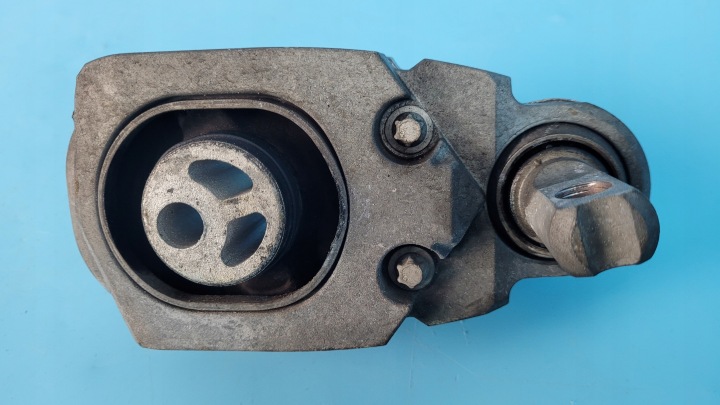 MERCEDES EQA 250 21R POIGNÉE COUSSIN MOTEUR A2432403100
