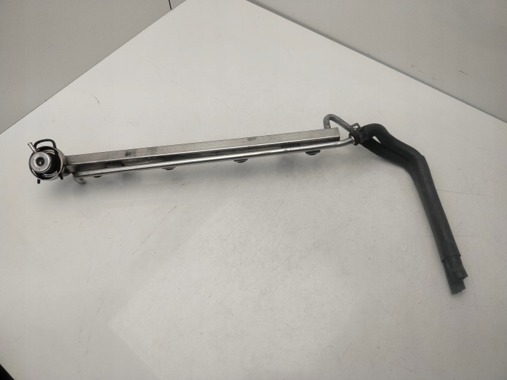 AUDI TT 8N 02R-LISTWA INJECTION 1.8 ESSENCE