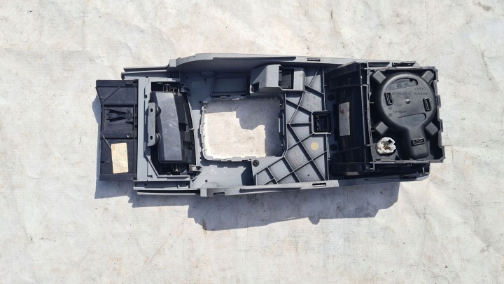 PANNEAU CENTRAL AUDI OE 4F1864261