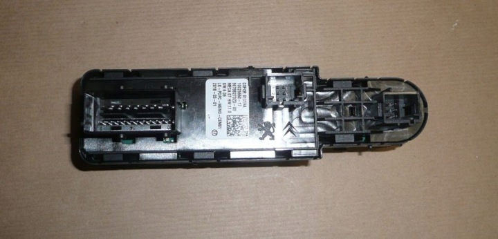 PANNEAU COMMANDE VITRE CITROEN C4 GRAND PICASSO II 96788273ZD