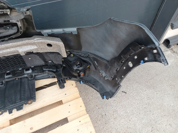 CHEVROLET ORLANDO 10- PARE-CHOCS AVANT AVANT COMPLET SANS USZKODZEN