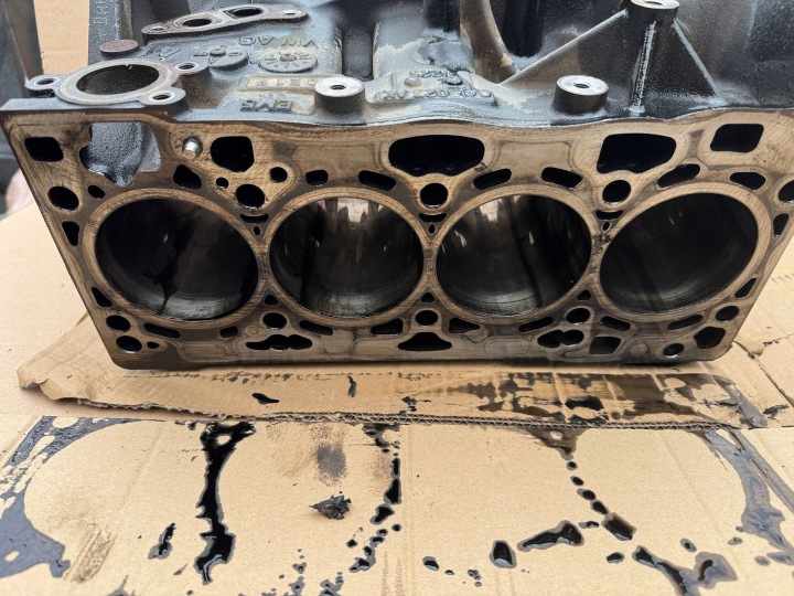 BLOC MOTEUR VOLKSWAGEN CRAFTER T6 DAU DAUA DAUB DAW DAS 04L103011S
