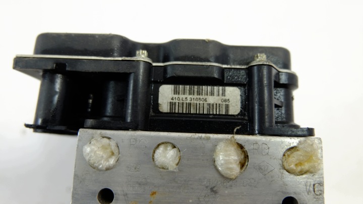 RENAULT SCENIC II 1.9 DCI POMPE ABS 8200624642