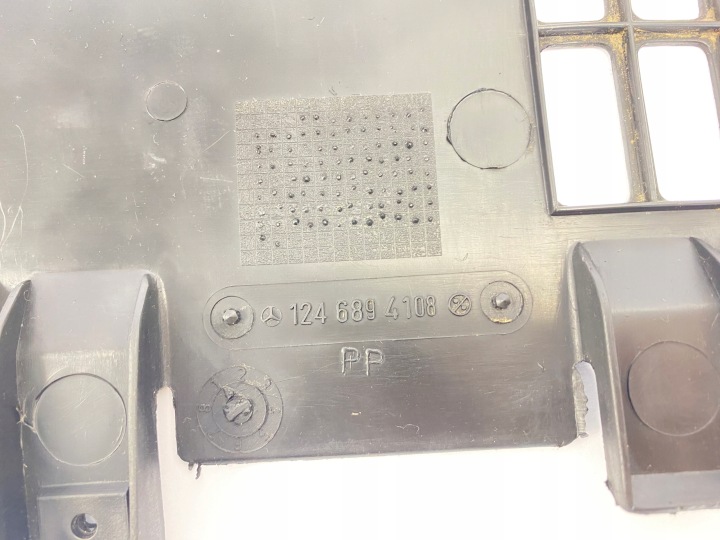 PROTECTION INFÉRIEURE TABLEAU DE BORD INSTRUMENTATION SUR PIEDS PASSAGER MERCEDES W124 1246894108