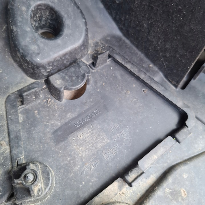 DACIA DUSTER III 24- PARE-CHOCS AVANT AVANT GRILLE ANGLE PLAQUE PDC