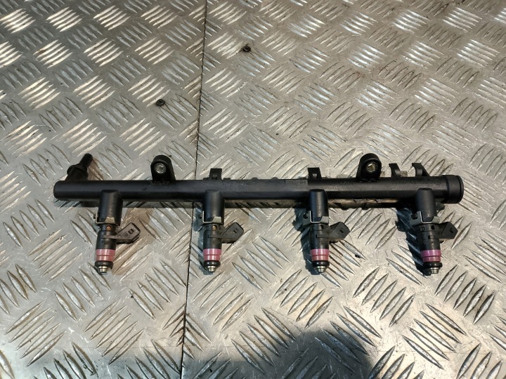 MOULURE INJECTION 8200135504 WTRSYKI RENAULT CLIO III 3 1.6 B