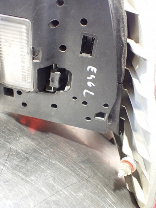 PHARE GAUCHE ARRIÈRE BMW E46 1.9