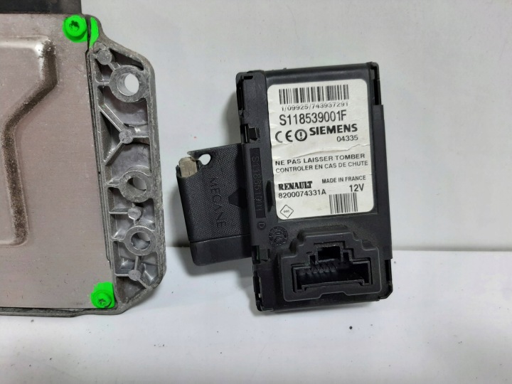 RENAULT MEGANE II BERLINE 1.6 16V 04R CONTRÔLEUR MOTEUR KIT 8200387138