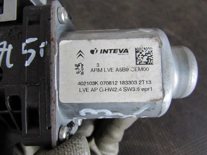 PETIT MOTEUR MODULE PORTES GAUCHE AVANT CITROEN BERLINGO 430106A0