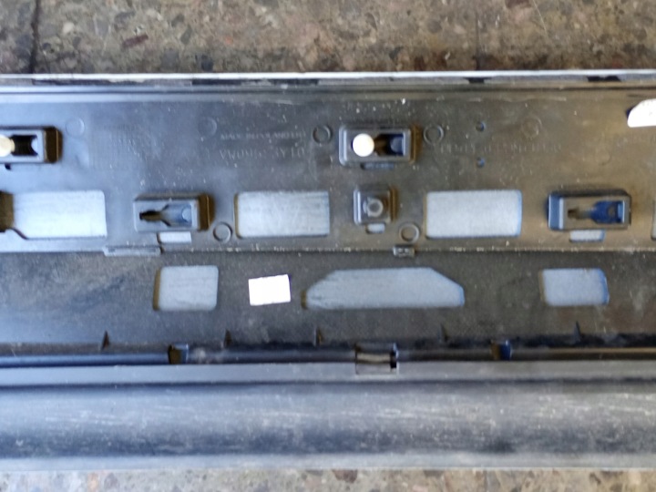 760854949D MOULURE PORTES GAUCHE ARRIÈRE VW TOUAREG III BLANC