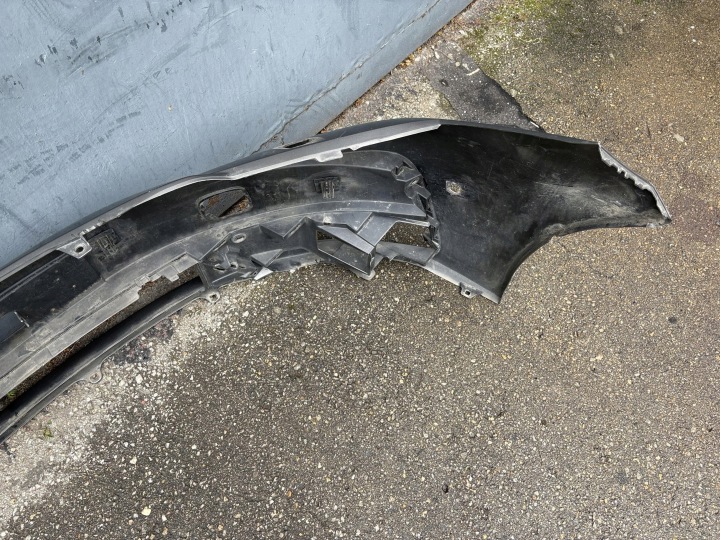 TOYOTA COROLLA E16 LIFT PARE-CHOCS AVANT AVANT 52119-02F30