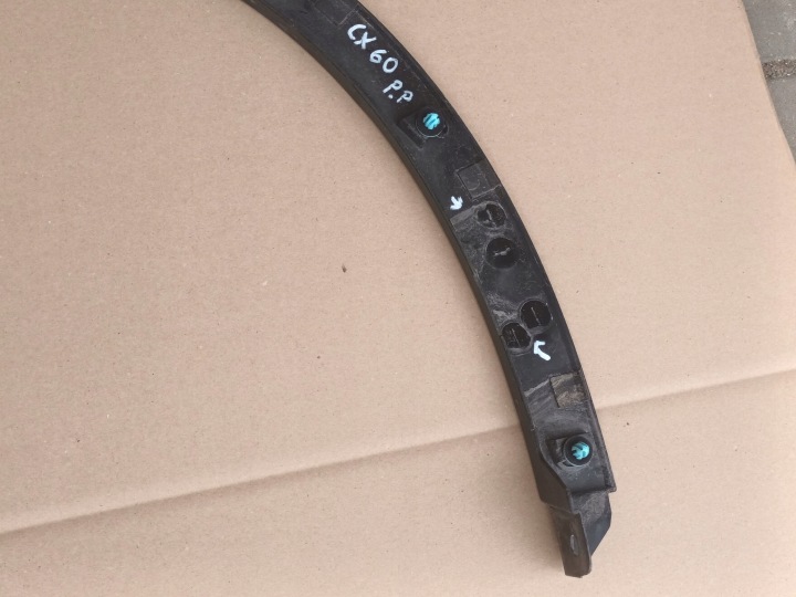 MOULURE AVANT DROITE MAZDA CX60 AVANT DROIT CX-60