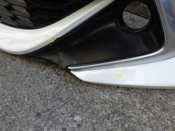 TOYOTA COROLLA E21 HAYON UNIVERSEL 18- PARE-CHOCS AVANT