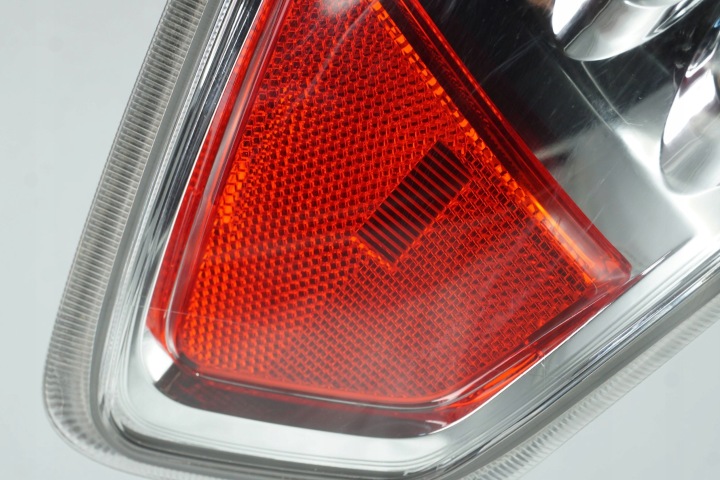 PHARE ARRIÈRE DROITE SUBARU IMPREZA III 220-20024