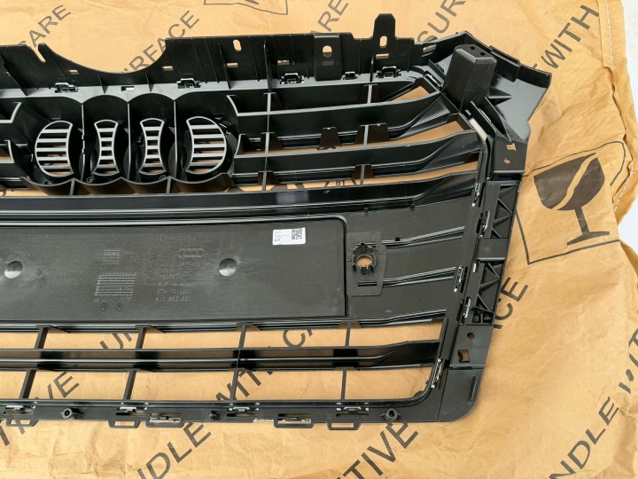 AUDI A4 B9 8W 16- GRILLE CALANDRE PARE-CHOCS AVANT NEUF OE 8374