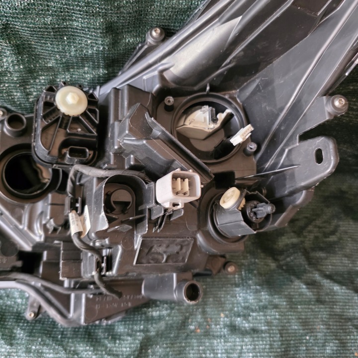 PHARE AVANT DROITE TOYOTA COROLLA E21 HAYON UNIVERSEL 2018- 81110-02S70 MID