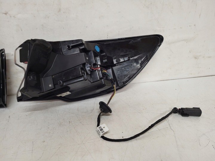 FORD KUGA MK3 PHARE GAUCHE ARRIÈRE ST LV4B-13405-AH
