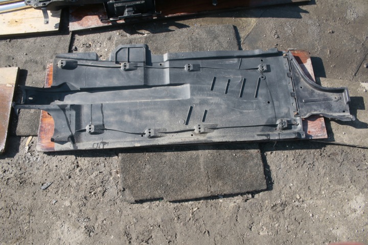 PROTECTION CHÂSSIS GAUCHE 6RA825201 RAPID TOLEDO IV 12-
