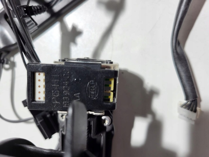INSTALLATION ÉLECTRIQUE PHARE PROJECTEUR LED SCANIA R AVEC 2655848