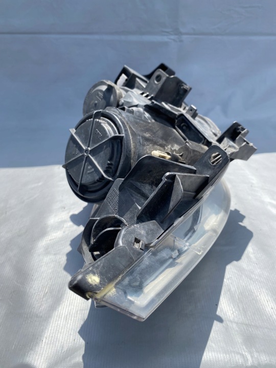PHARE PROJECTEUR GAUCHE AVANT RENAULT MEGANE II INSERT 7701063218 89312735