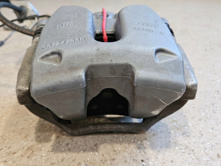 ÉTRIER DE FREIN DE FREIN AVANT AVANT CÔTÉ GAUCHE BMW 3 G20 G21 6872799