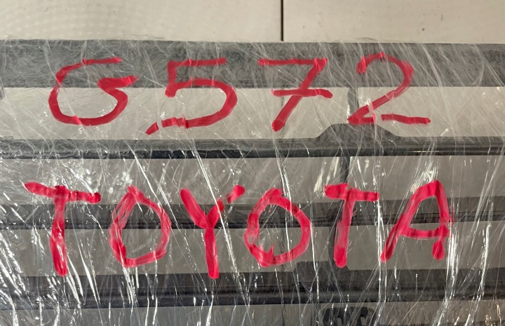 GRILLE CALANDRE RADIATEUR TOYOTA YARIS III LIFT 53102-0D130 52102-0D830