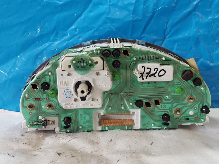 COMPTEUR COMPTEUR OPEL TIGRA 1.6 16V 81117761