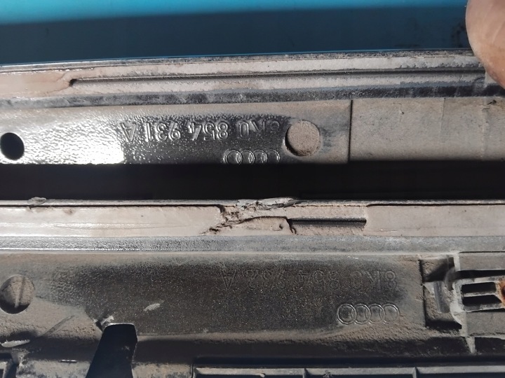 AUDI OE 8K0854932A 8K0854931A MOULURE SEUIL