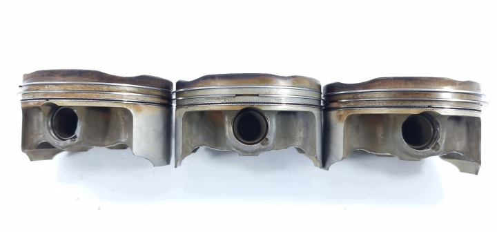 YAMAHA R1 RN01 98-00R PISTONS