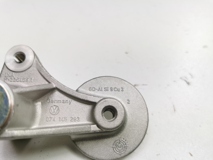 SUPPORT GALET TENDEUR VOLKSWAGEN LT CRAFTER OE F-226465.1 074145283
