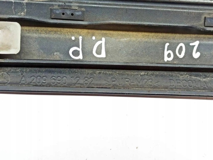 MOULURE AVANT DROITS PORTES MERCEDES-BENZ CLK (C209) A2096901282