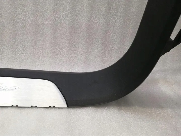 PORSCHE TAYCAN TURBO 9J FRH MOULURE SEUIL 9J1863382D MOULURE SEUIL AVANT