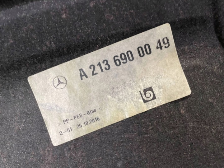 ÉTAGÈRE COUVERCLES DE COFFRE MERCEDES-BENZ OE A2136900049
