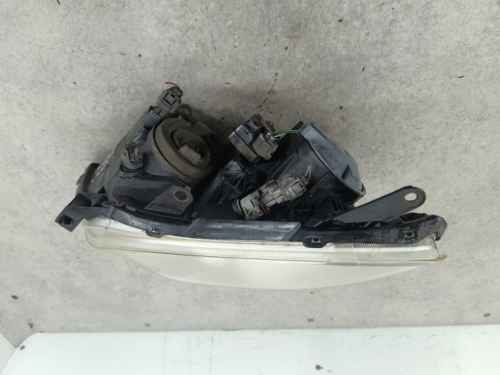 PHARE AVANT GAUCHE TOYOTA AVENSIS II T25 35-108 KOITO