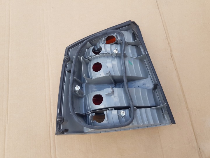 PHARE DROIT ARRIÈRE OPEL VECTRA C BERLINE COMPACTE BERLINE TRÈS EN BON ÉTAT ORIGINAL