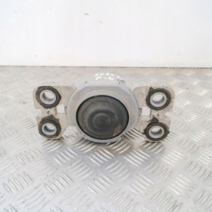 VOLVO V60 2011 GAUCHE CÔTÉ SUPPORT FIXATION MOTEUR