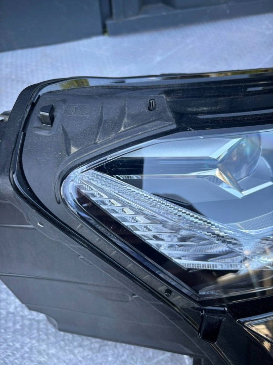 SKODA KODIAQ II 2025 AVANT CÔTÉ DROITE PHARE AVANT